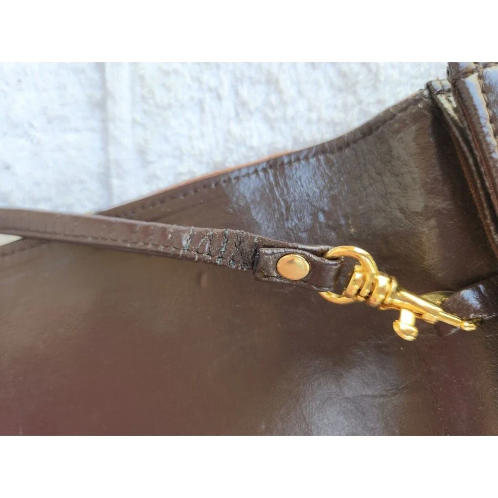 Unbranded strap has